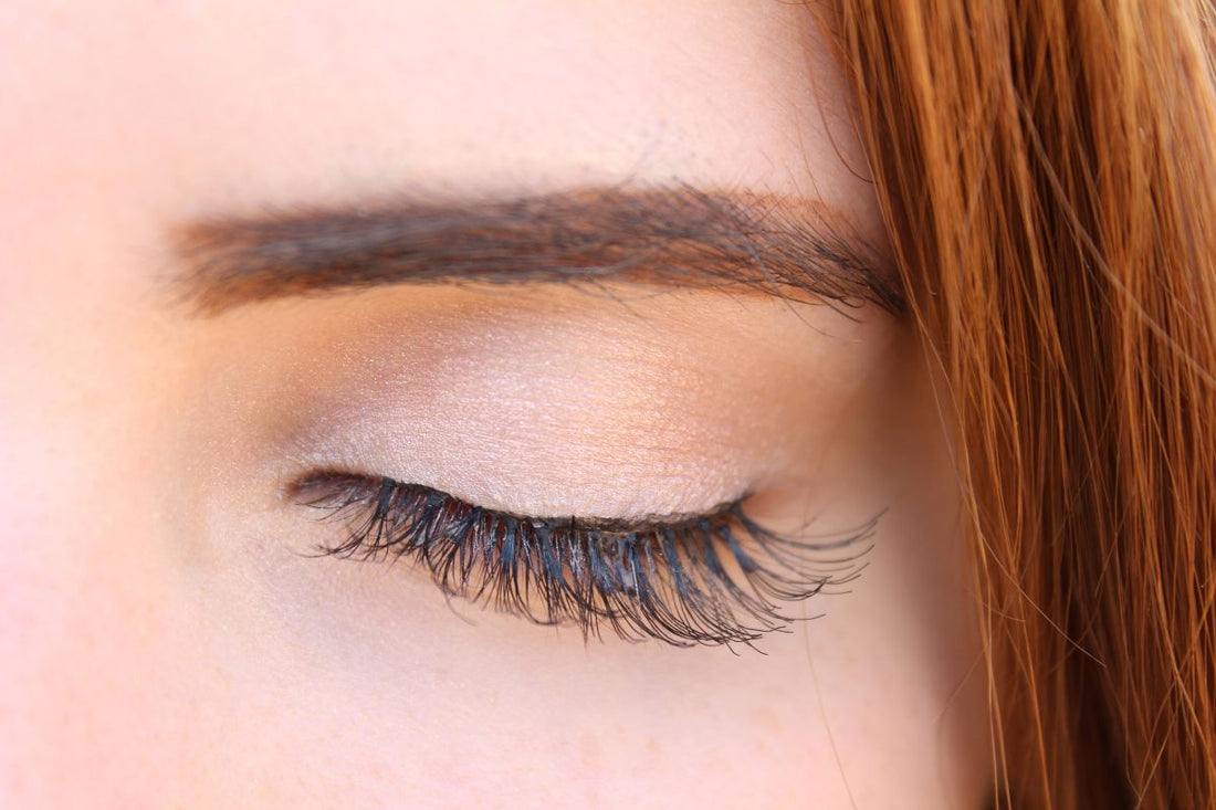 Best Eyelash Serum for Sensitive Eyes: What to Look For