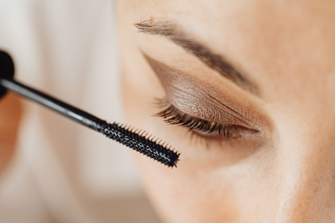 Best Eyelash and Eyebrow Growth Serums: Ingredients, Results & Expert Picks