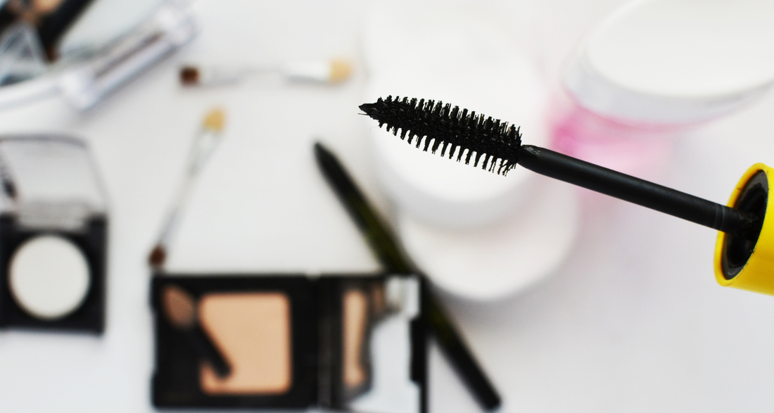 Mascara With Growth Serum: How It Works & What to Look For