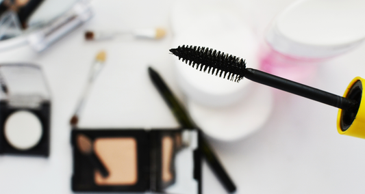Mascara With Growth Serum: How It Works & What to Look For